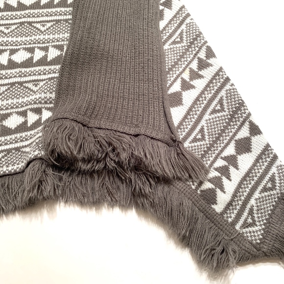 Grey Aztec Cardigan with Tassles - Picture 4 of 5